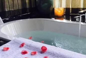 武汉洪山区水疗池中的失重冥想:当身体学会漂浮